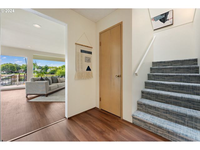 540 N HAYDEN BAY Dr, Portland, OR 97217