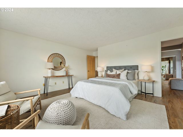 540 N HAYDEN BAY Dr, Portland, OR 97217