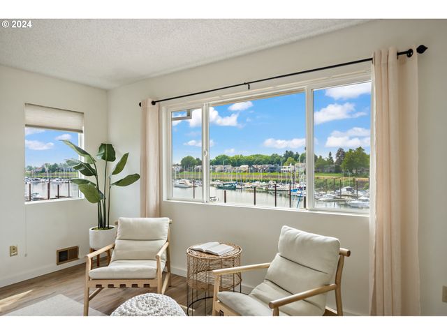 540 N HAYDEN BAY Dr, Portland, OR 97217