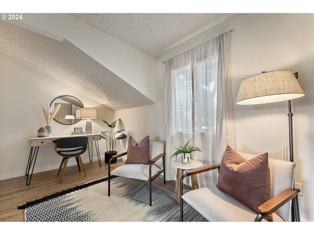 540 N HAYDEN BAY Dr, Portland, OR 97217