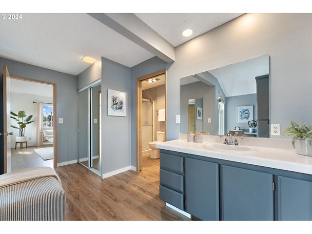 540 N HAYDEN BAY Dr, Portland, OR 97217