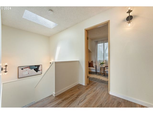 540 N HAYDEN BAY Dr, Portland, OR 97217