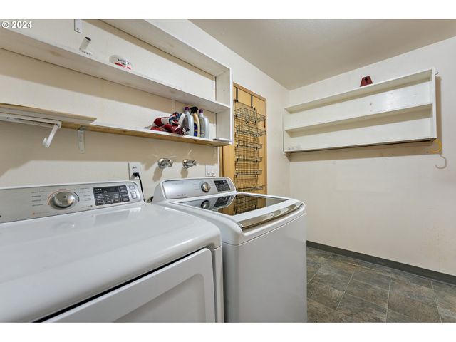 540 N HAYDEN BAY Dr, Portland, OR 97217