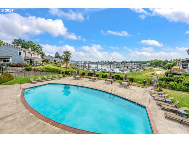 540 N HAYDEN BAY Dr, Portland, OR 97217