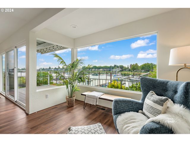 540 N HAYDEN BAY Dr, Portland, OR 97217