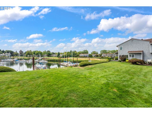 540 N HAYDEN BAY Dr, Portland, OR 97217