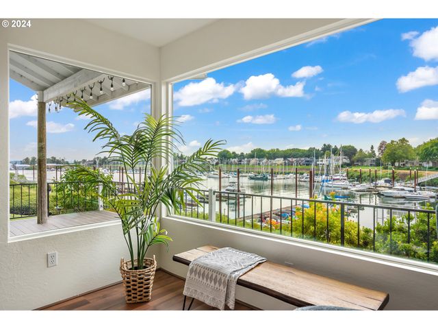 540 N HAYDEN BAY Dr, Portland, OR 97217