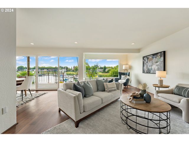 540 N HAYDEN BAY Dr, Portland, OR 97217