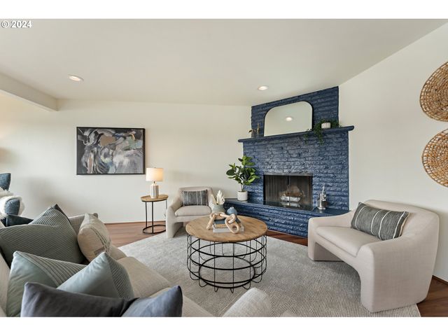 540 N HAYDEN BAY Dr, Portland, OR 97217