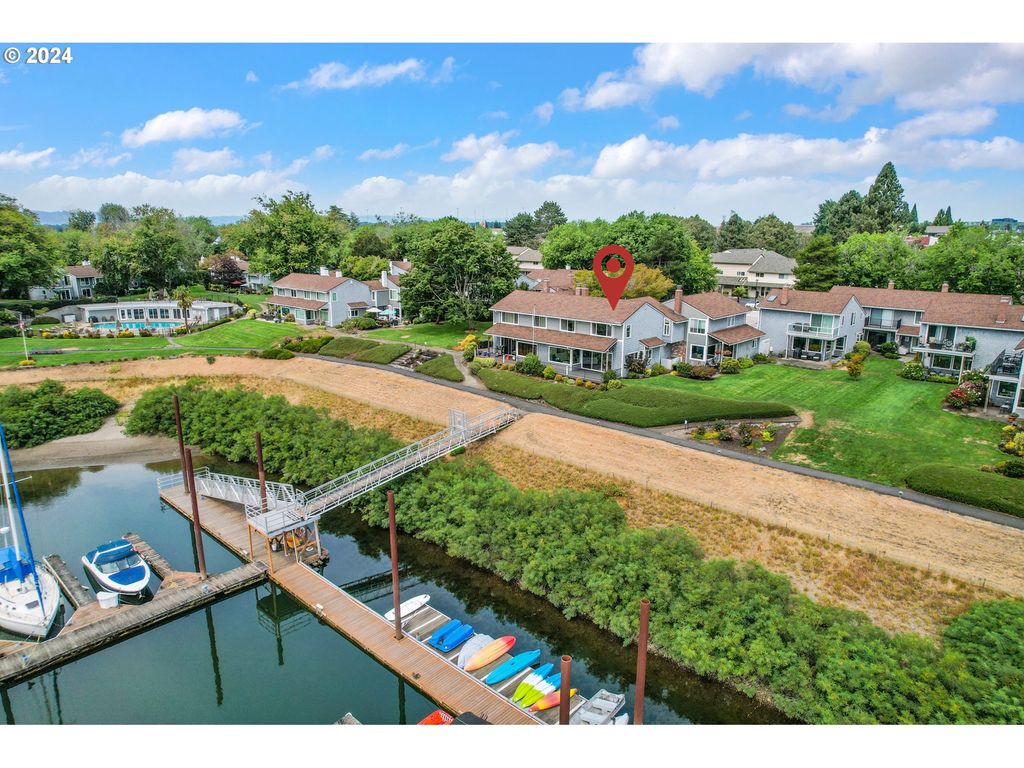 540 N HAYDEN BAY Dr, Portland, OR 97217