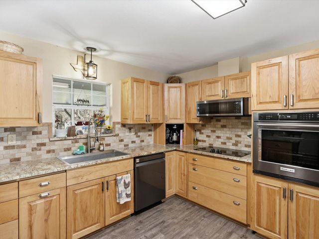 104 Fossil Court, Springtown, TX 76082