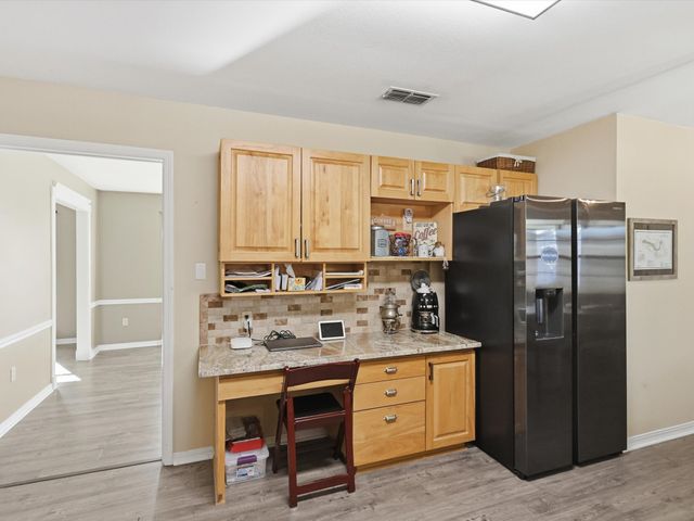 104 Fossil Court, Springtown, TX 76082