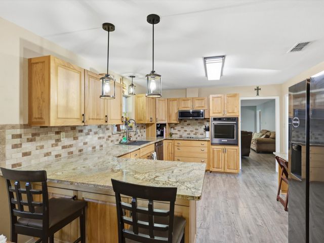 104 Fossil Court, Springtown, TX 76082