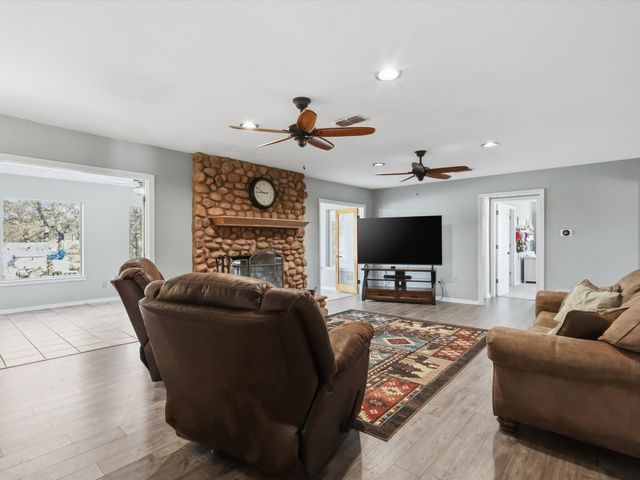 104 Fossil Court, Springtown, TX 76082