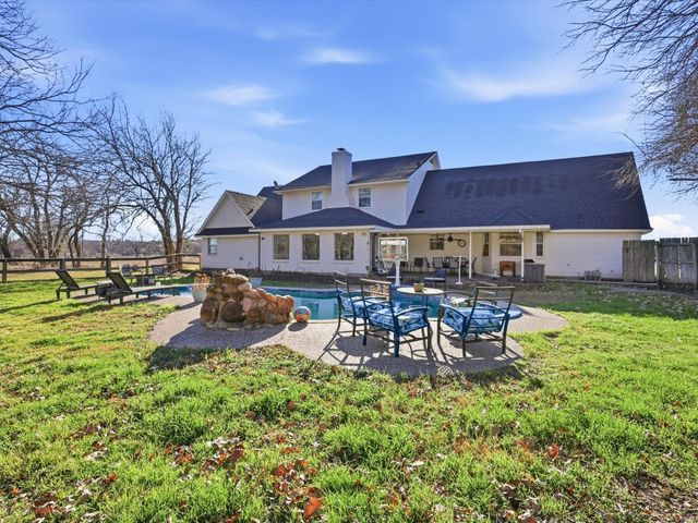 104 Fossil Court, Springtown, TX 76082