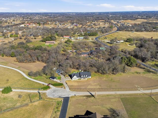 104 Fossil Court, Springtown, TX 76082