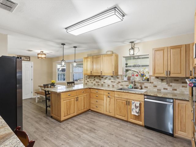 104 Fossil Court, Springtown, TX 76082