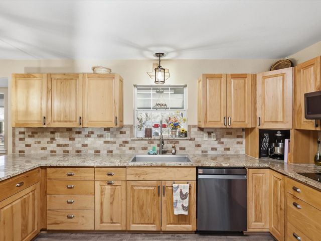 104 Fossil Court, Springtown, TX 76082