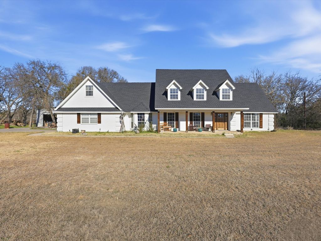 104 Fossil Court, Springtown, TX 76082