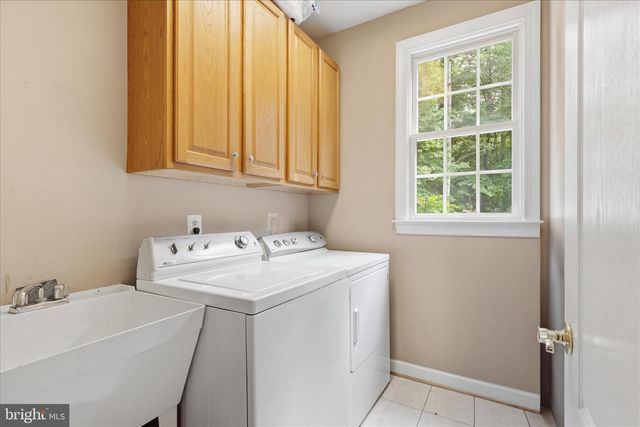 5081 WOLF RUN SHOALS RD, Woodbridge, VA 22192