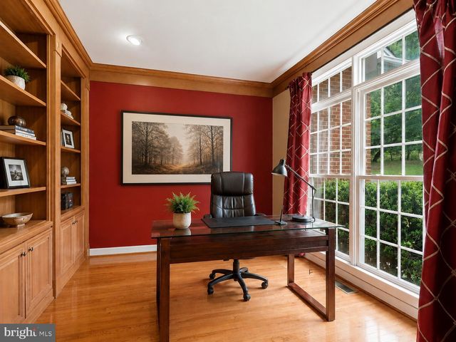 5081 WOLF RUN SHOALS RD, Woodbridge, VA 22192