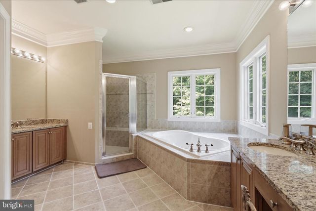 5081 WOLF RUN SHOALS RD, Woodbridge, VA 22192