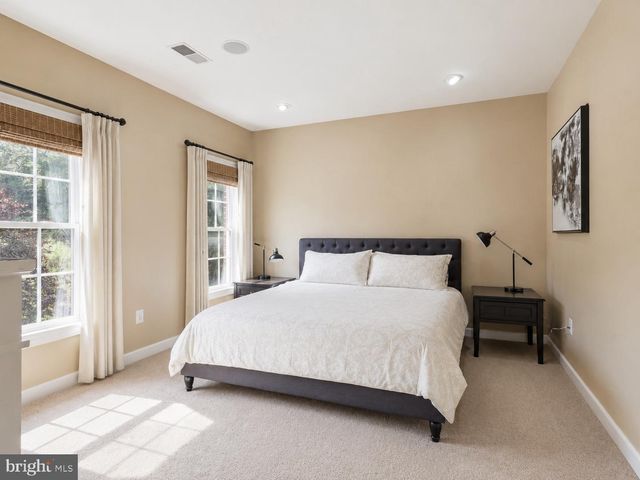 5081 WOLF RUN SHOALS RD, Woodbridge, VA 22192