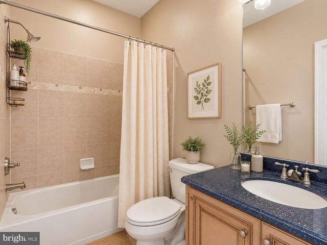 5081 WOLF RUN SHOALS RD, Woodbridge, VA 22192