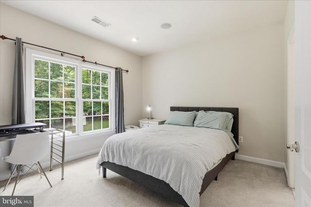5081 WOLF RUN SHOALS RD, Woodbridge, VA 22192