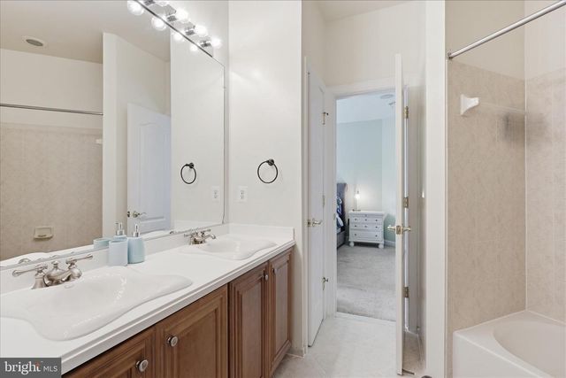 5081 WOLF RUN SHOALS RD, Woodbridge, VA 22192
