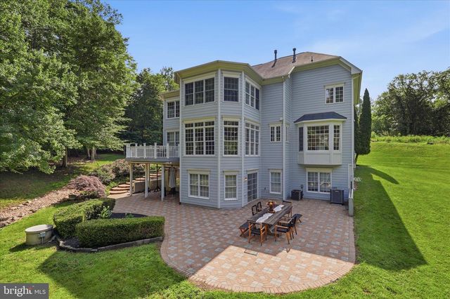 5081 WOLF RUN SHOALS RD, Woodbridge, VA 22192