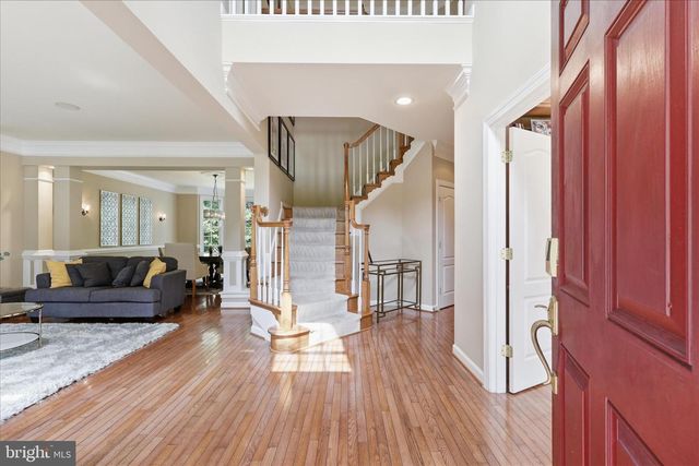 5081 WOLF RUN SHOALS RD, Woodbridge, VA 22192