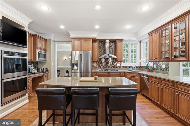 5081 WOLF RUN SHOALS RD, Woodbridge, VA 22192