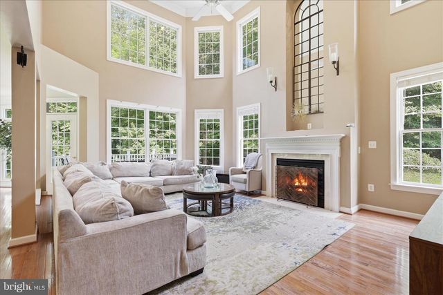 5081 WOLF RUN SHOALS RD, Woodbridge, VA 22192