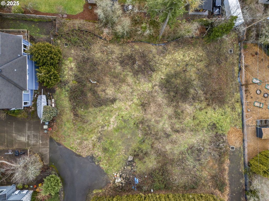 10216 Nw LEE St, Portland, OR 97229