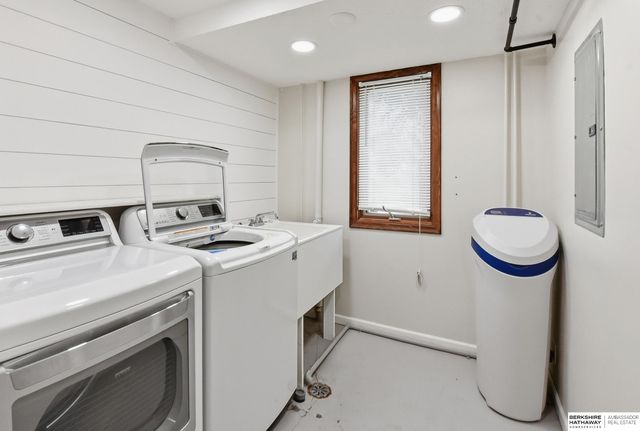 6245 Ponderosa Circle, Omaha, NE 68137