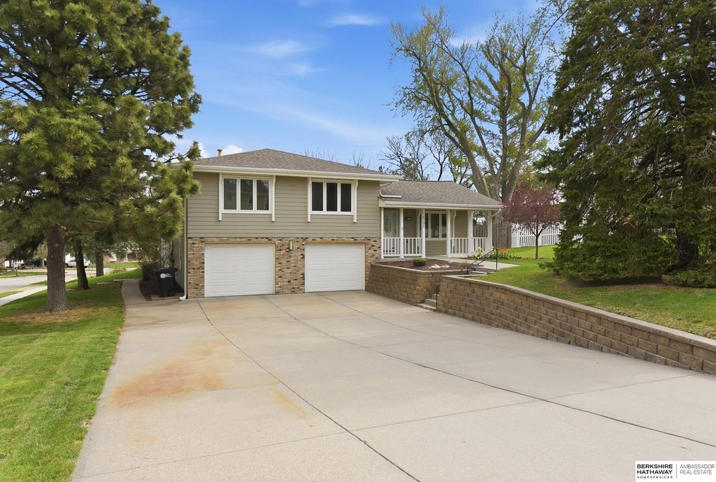 6245 Ponderosa Circle, Omaha, NE 68137