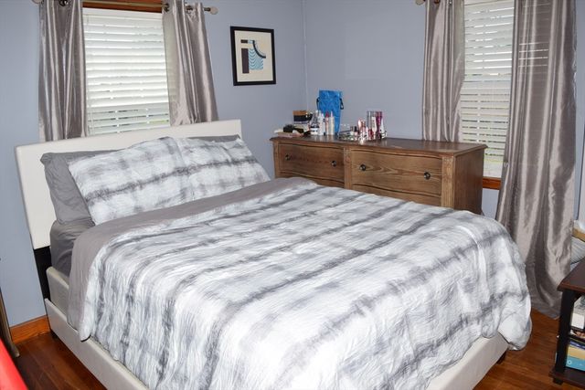 43 Barton St, Springfield, MA 01104
