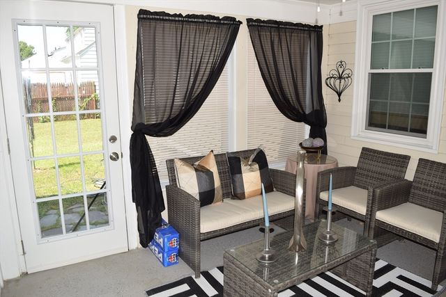 43 Barton St, Springfield, MA 01104