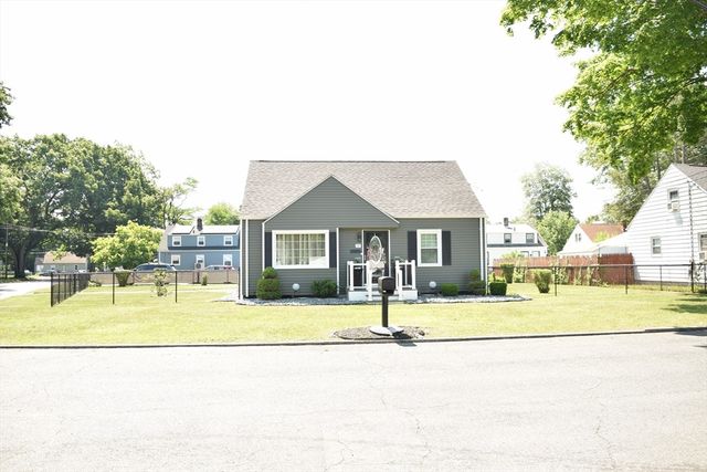 43 Barton St, Springfield, MA 01104