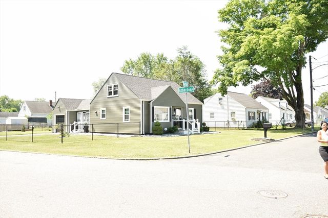 43 Barton St, Springfield, MA 01104