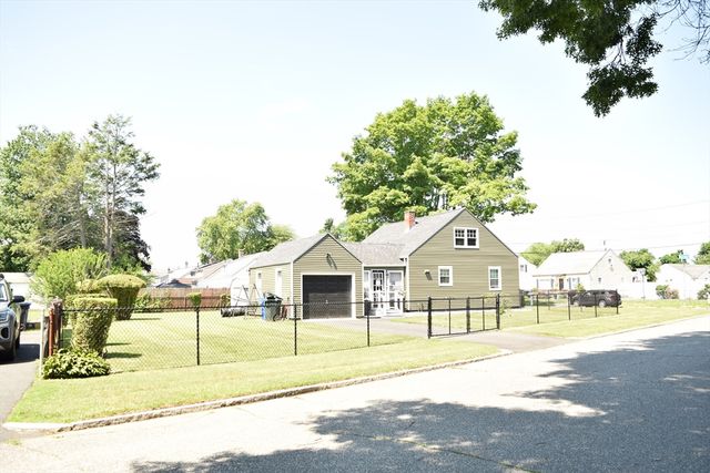 43 Barton St, Springfield, MA 01104