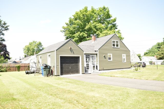 43 Barton St, Springfield, MA 01104