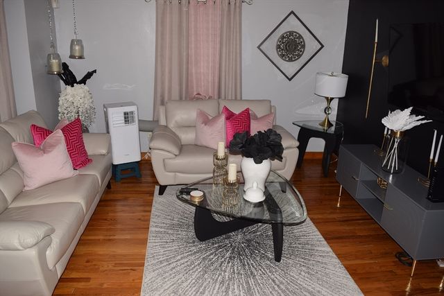 43 Barton St, Springfield, MA 01104