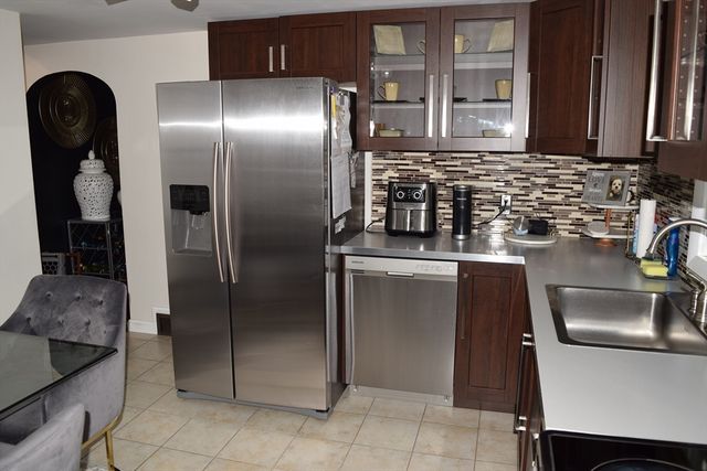43 Barton St, Springfield, MA 01104