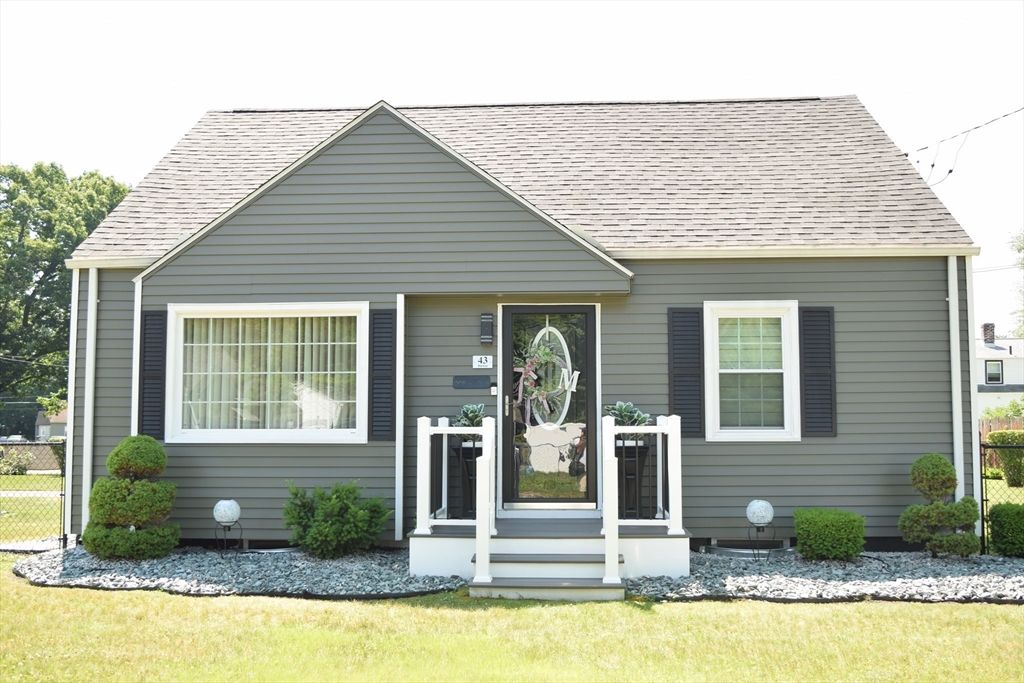 43 Barton St, Springfield, MA 01104