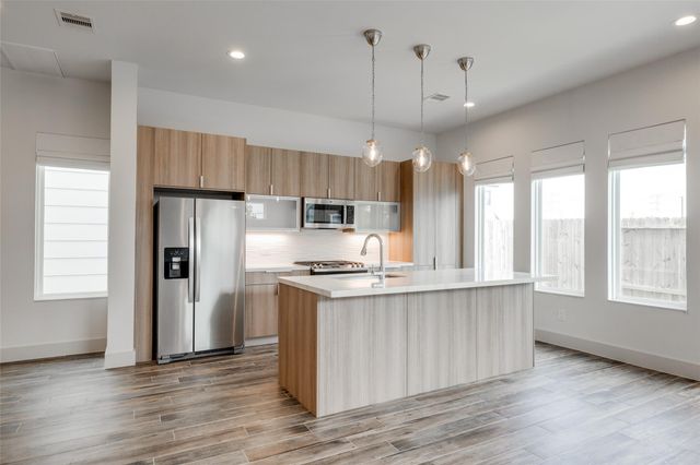 4402 Santorini Lane, Houston, TX 77045