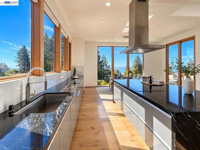 1026 Grizzly Peak Blvd, Berkeley, CA 94708