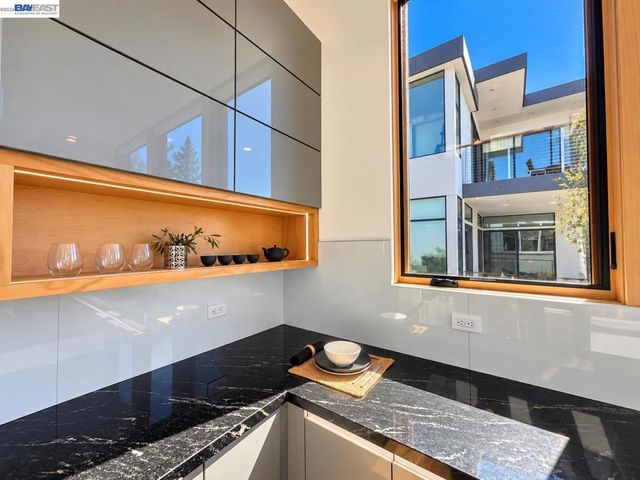 1026 Grizzly Peak Blvd, Berkeley, CA 94708
