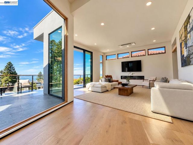 1026 Grizzly Peak Blvd, Berkeley, CA 94708